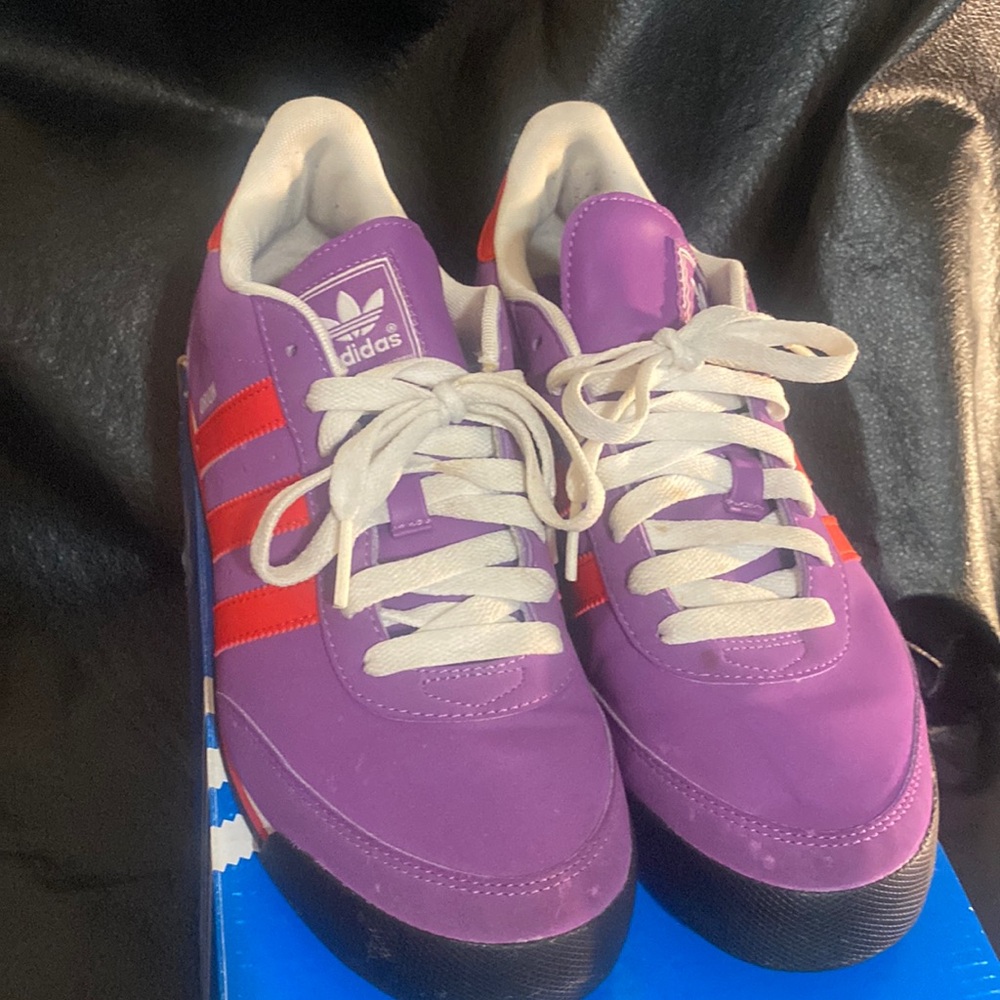Adidas kids size 6 1/2.
